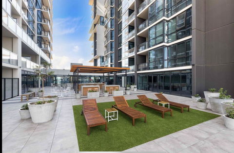 Resort Style Luxury City Apartment + Free Car Parking - Darwin Holiday 23