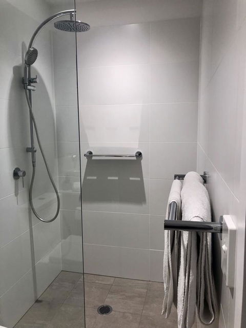 Resort Style Luxury City Apartment + Free Car Parking - Darwin Holiday 26