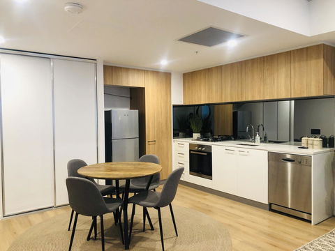 Resort Style Luxury City Apartment + Free Car Parking - Darwin Holiday 11
