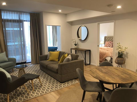 Resort Style Luxury City Apartment + Free Car Parking - Darwin Holiday 10