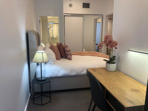 Resort Style Luxury City Apartment + Free Car Parking - Darwin Holiday 5