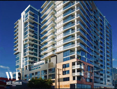 Resort Style Luxury City Apartment + Free Car Parking - Darwin Holiday 0