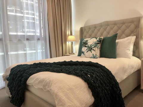 Resort Style Luxury City Apartment + Free Car Parking - Darwin Holiday 8