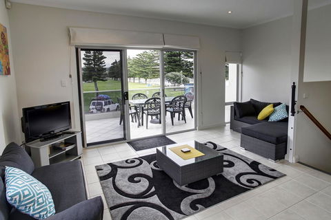 Tasman Beachside Apartment - Darwin Holiday 4
