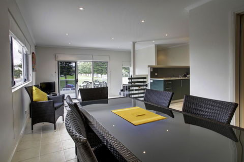 Tasman Beachside Apartment - Darwin Holiday 5
