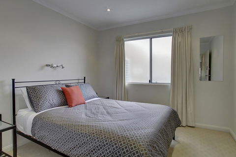 Tasman Beachside Apartment - Darwin Holiday 8
