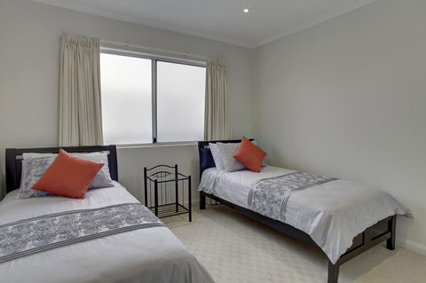 Tasman Beachside Apartment - Darwin Holiday 9