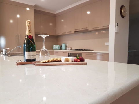 Little On Ash - Darwin Holiday 10