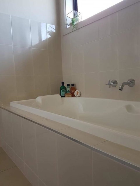 Little On Ash - Darwin Holiday 1