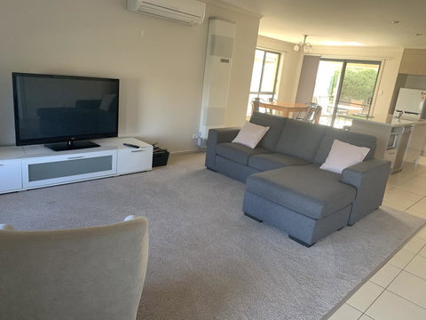 Little On Ash - Darwin Holiday 6