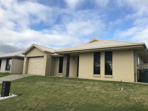 Little On Ash - Darwin Holiday 0