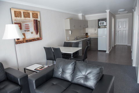 Arkana Motor Inn & Terrace Apartments - Darwin Holiday 24