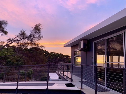 Sunrise On Falie Seaview Eco Accommodation - Darwin Holiday 9