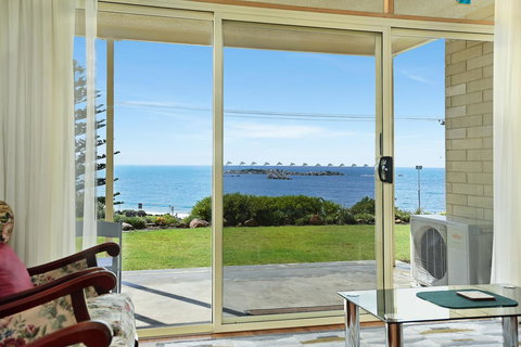 The Dolphins Beachfront Apartments - Darwin Holiday 6