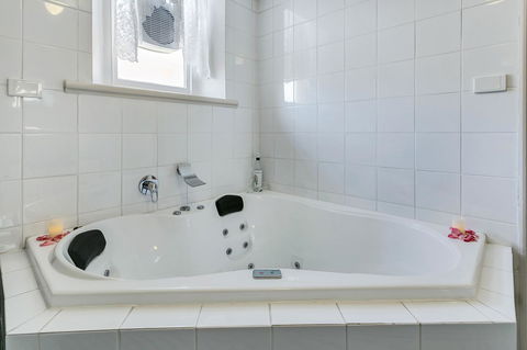 \'THE CHURCH\' Guest Home, Gawler Barossa Region - Darwin Holiday 6