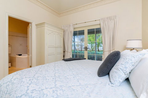 Barossa Vineyard Cottages - Darwin Holiday 14