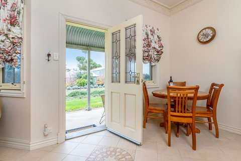 Barossa Vineyard Cottages - Darwin Holiday 19