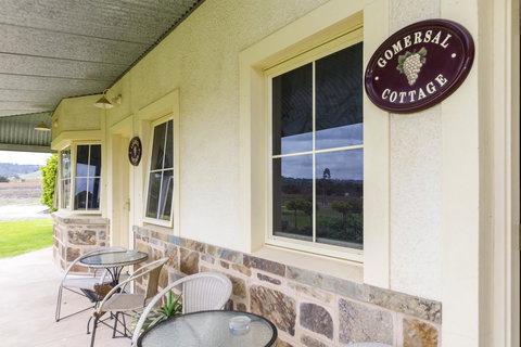 Barossa Vineyard Cottages - Darwin Holiday 11