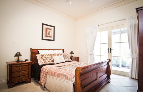 Barossa Vineyard Cottages - Darwin Holiday 32