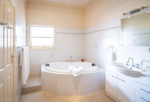 Barossa Vineyard Cottages - Darwin Holiday 33