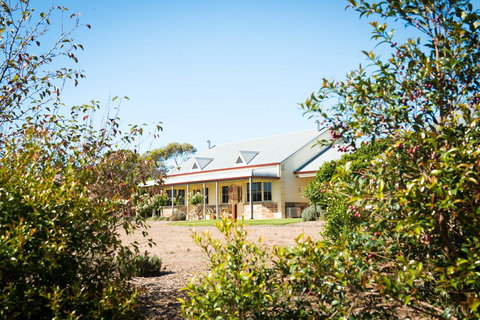 Barossa Vineyard Cottages - Darwin Holiday 2