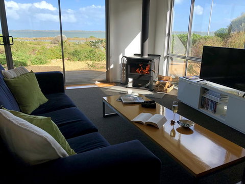 Coorong Waterfront Retreat - Darwin Holiday 8