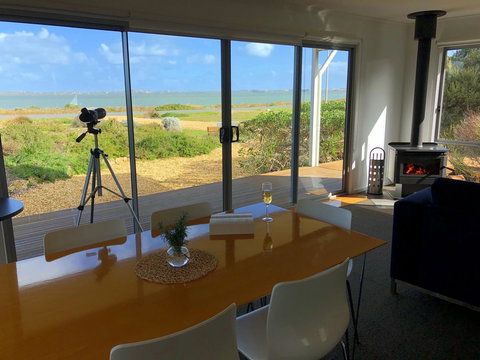 Coorong Waterfront Retreat - Darwin Holiday 7