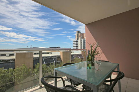 Adelaide DressCircle Apartments - North Terrace - Darwin Holiday 1