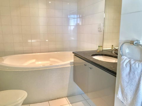 Adelaide DressCircle Apartments - North Terrace - Darwin Holiday 6