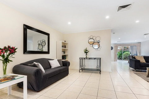 Adelaide Style Accommodation-Close To City-North Adelaide-3 Bdrm- FREE Parking - Darwin Holiday 5