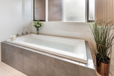 Adelaide Style Accommodation-Close To City-North Adelaide-3 Bdrm- FREE Parking - Darwin Holiday 2