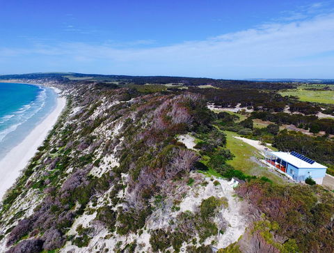 A Dune Escape - Darwin Holiday 0