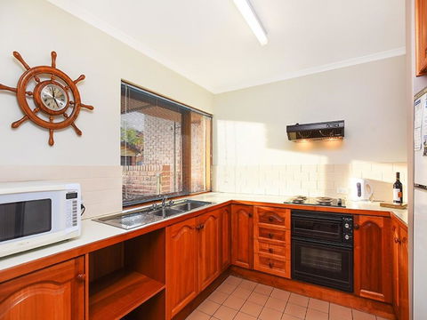 Franklin Beachfront Apartments - Darwin Holiday 9
