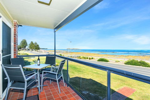 Franklin Beachfront Apartments - Darwin Holiday 1