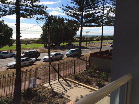 Adelaide - Semaphore Beach Front - Darwin Holiday 27