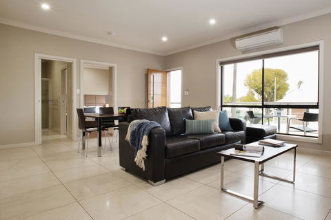 Renmark Holiday Apartments - Darwin Holiday 1