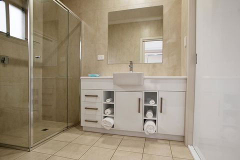 Renmark Holiday Apartments - Darwin Holiday 6