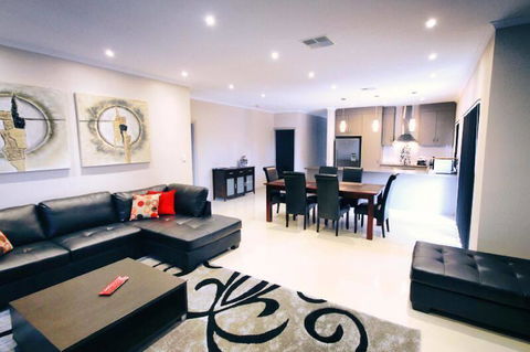 Casavino Luxury Villa - Darwin Holiday 3