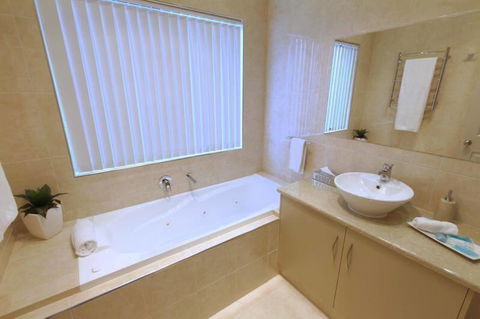 Casavino Luxury Villa - Darwin Holiday 26