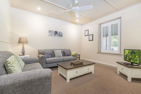 Stoneleigh Cottage Bed And Breakfast - Darwin Holiday 4