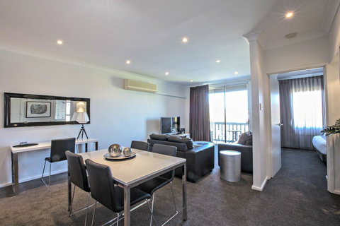 Adelaide DressCircle Apartments - Archer Street - Darwin Holiday 0