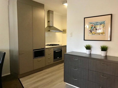 Adelaide DressCircle Apartments - Archer Street - Darwin Holiday 1