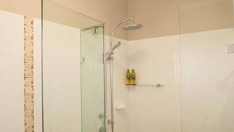 Rezare House Bed & Breakfast - Darwin Holiday 24