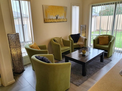 Explore Adelaide, Gawler, The Barossa And Clare Valleys All-in-one - Darwin Holiday 1