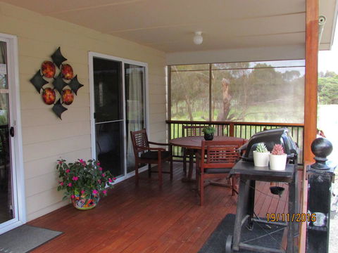 Lazy Days Cottage - Victor Harbor - Darwin Holiday 27