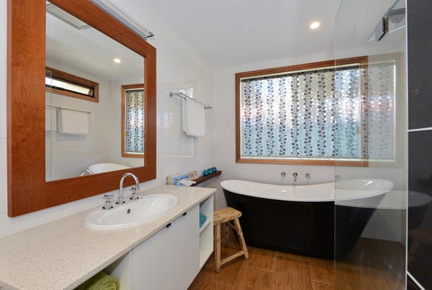 Trafalgar Premium Vintage Suites - Darwin Holiday 5