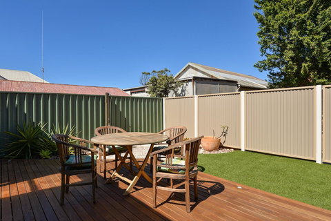 Trafalgar Premium Vintage Suites - Darwin Holiday 11