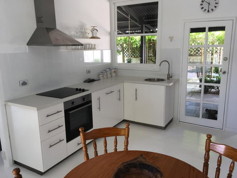 Hilltop Too - Darwin Holiday 2