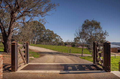 Angaston Saleyards Luxury Accommodation - Darwin Holiday 31