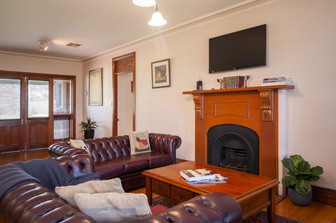 Angaston Saleyards Luxury Accommodation - Darwin Holiday 24